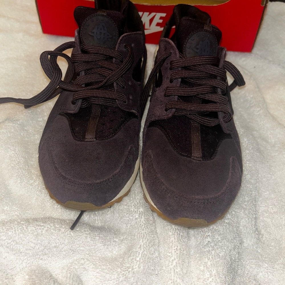 Nike women’s purple Hurache